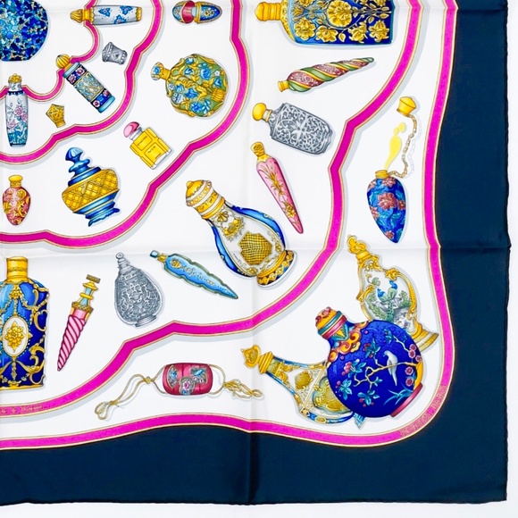 NWT Vintage Hermès Carré 90 "Qu'importe le Flacon" in Navy and Fuchsia - Picture 9 of 9